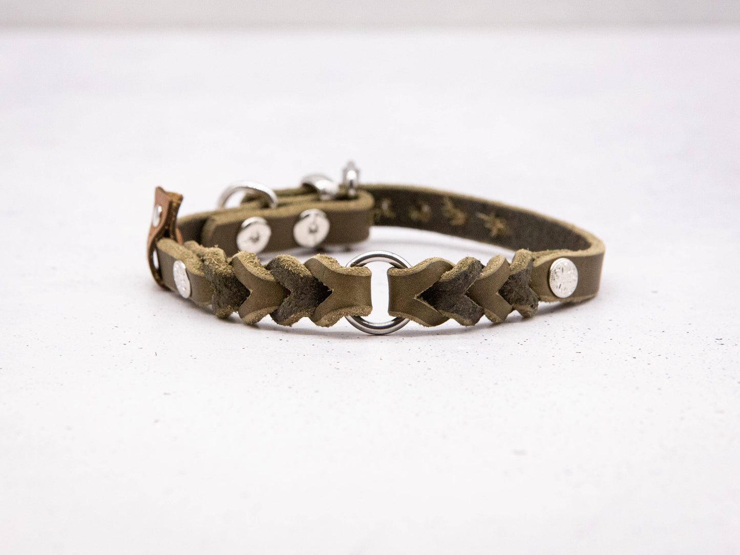 Collier en cuir olive