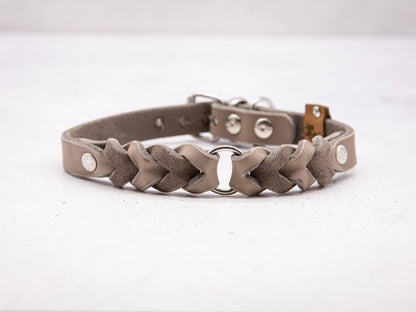 Collier en cuir gris sable