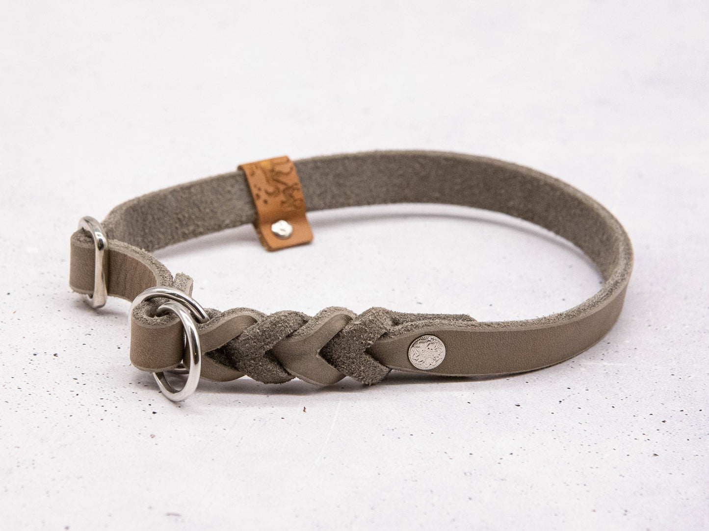 Collier en cuir gris sable
